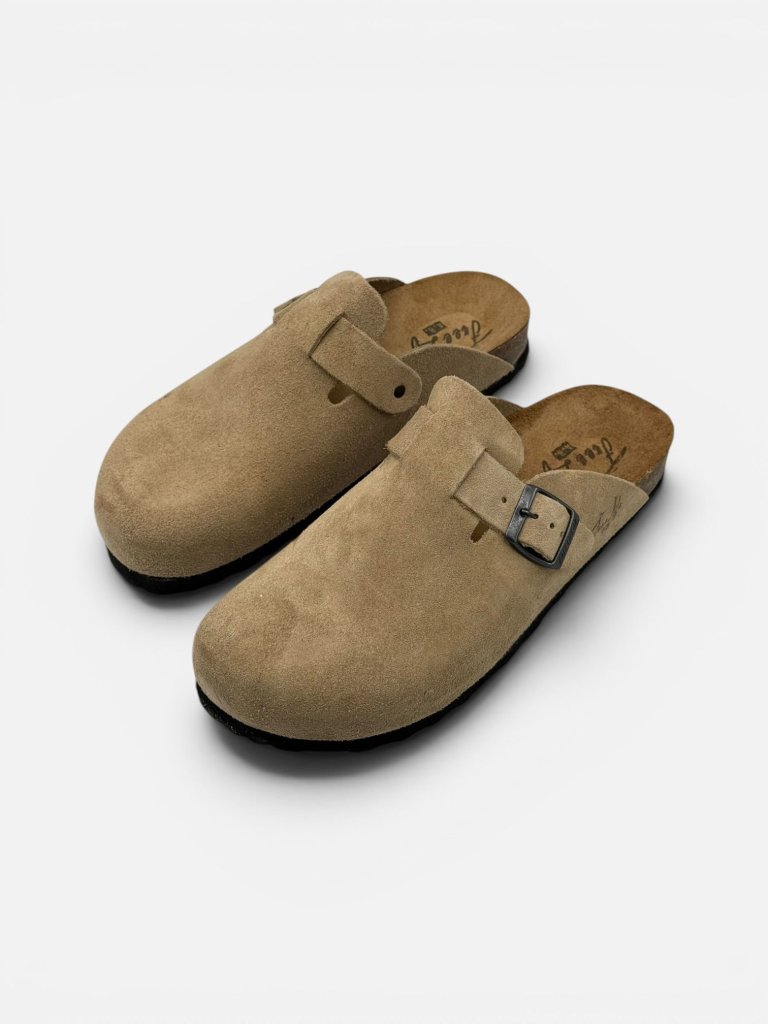Saboți Bărbați din Piele Întoarsă Naturală Clog Închis cu Cataramă – Bej
